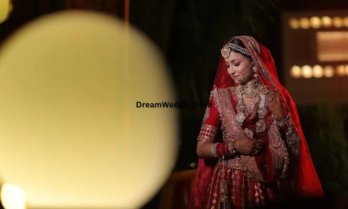 GoldenGlow Makeup studio